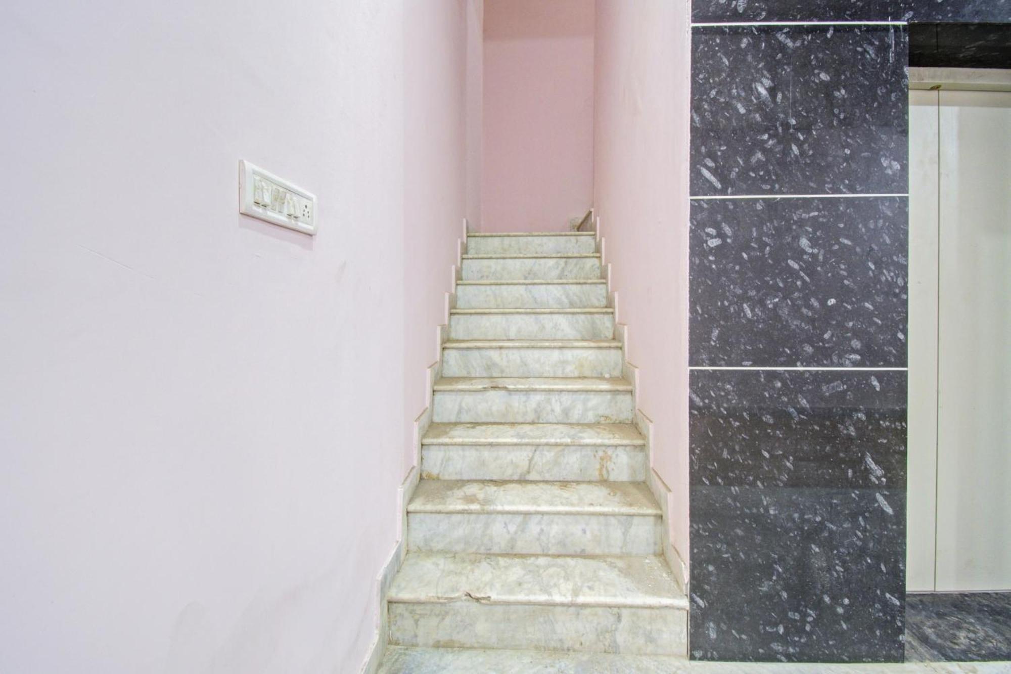 O Arya Hotel 3*