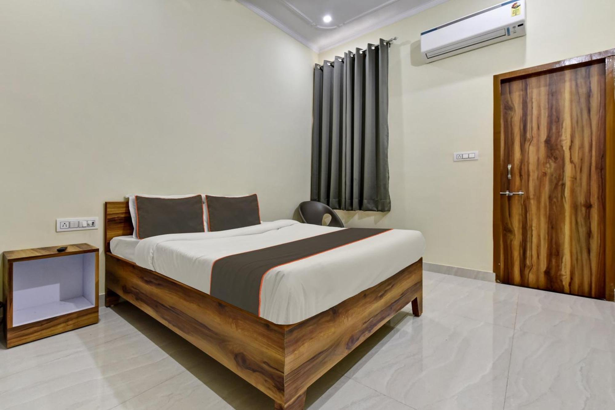 Hotel Oyo 82116 24a 7 Living Jaipur