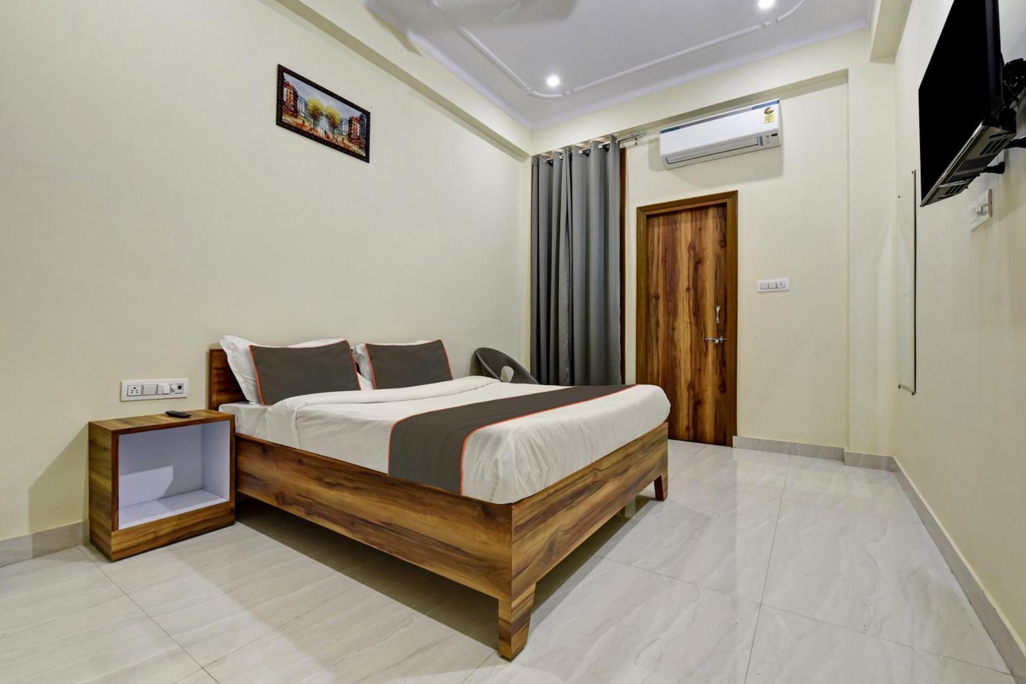 Oyo 82116 24a 7 Living Jaipur