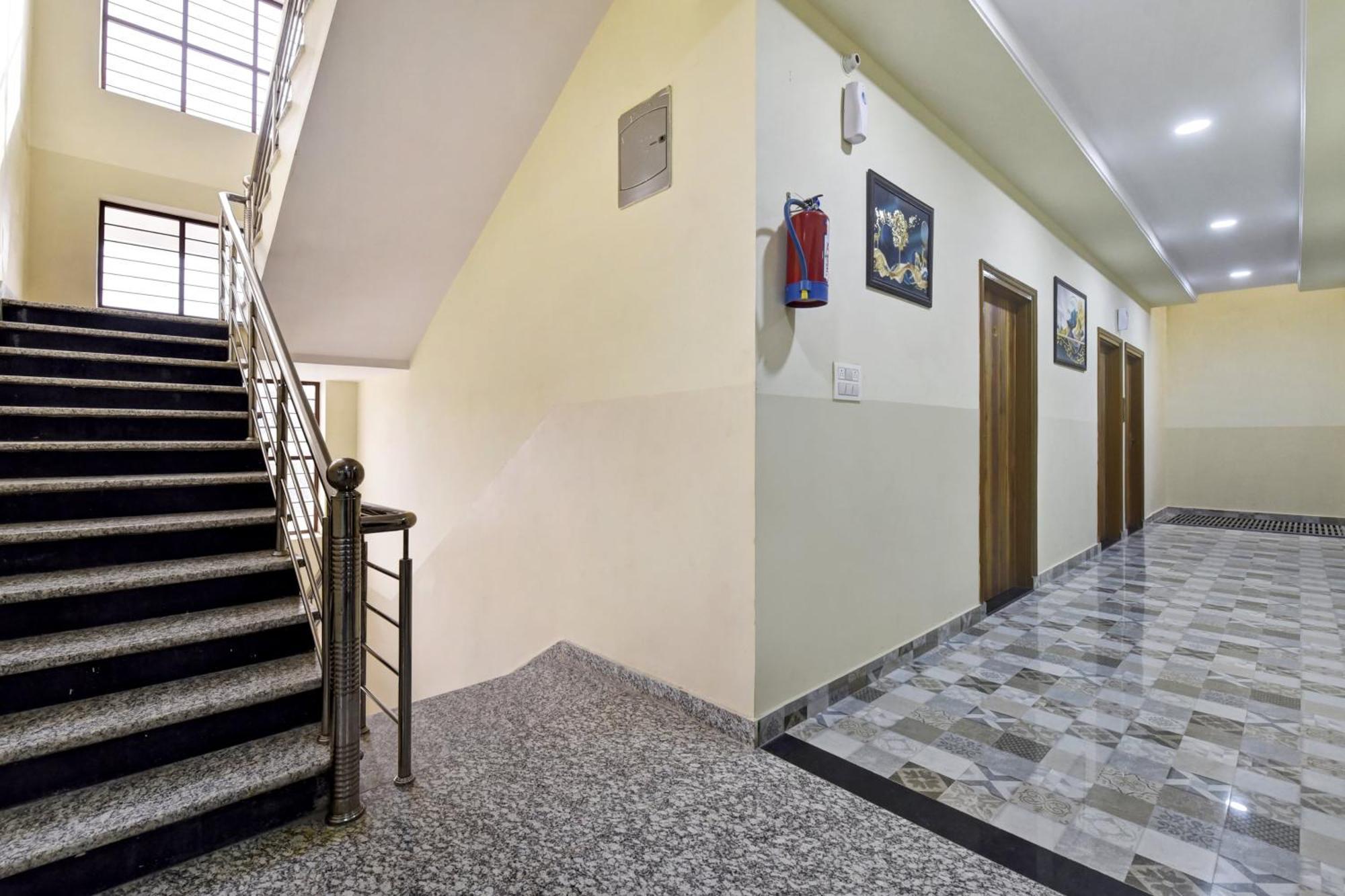 Oyo 82116 24a 7 Living 3* Jaipur