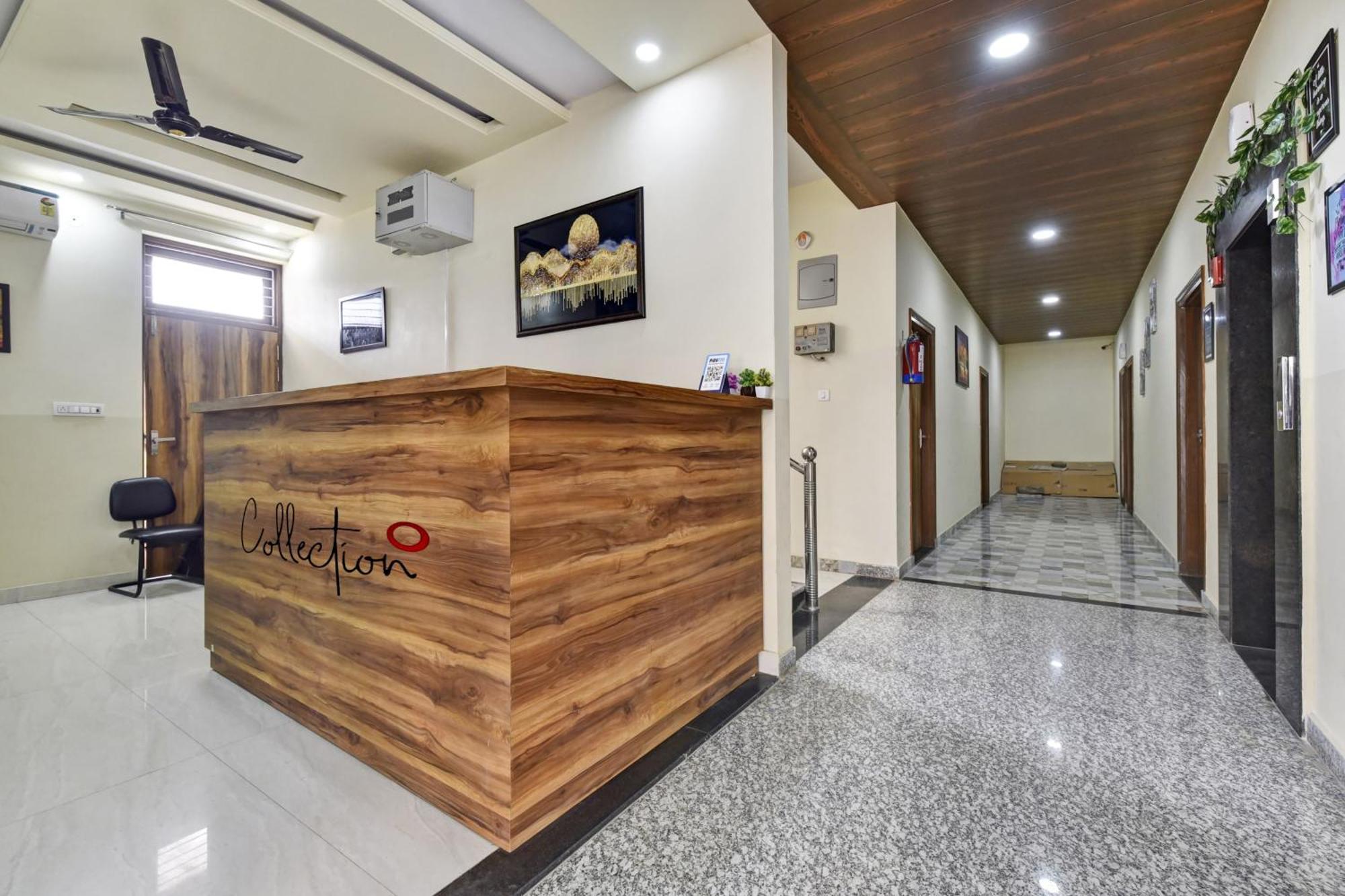 Oyo 82116 24a 7 Living Hotel