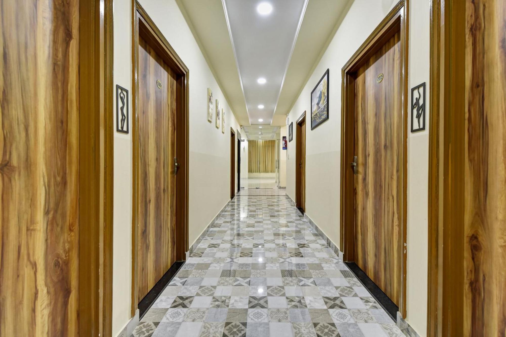 Hotel Oyo 82116 24a 7 Living