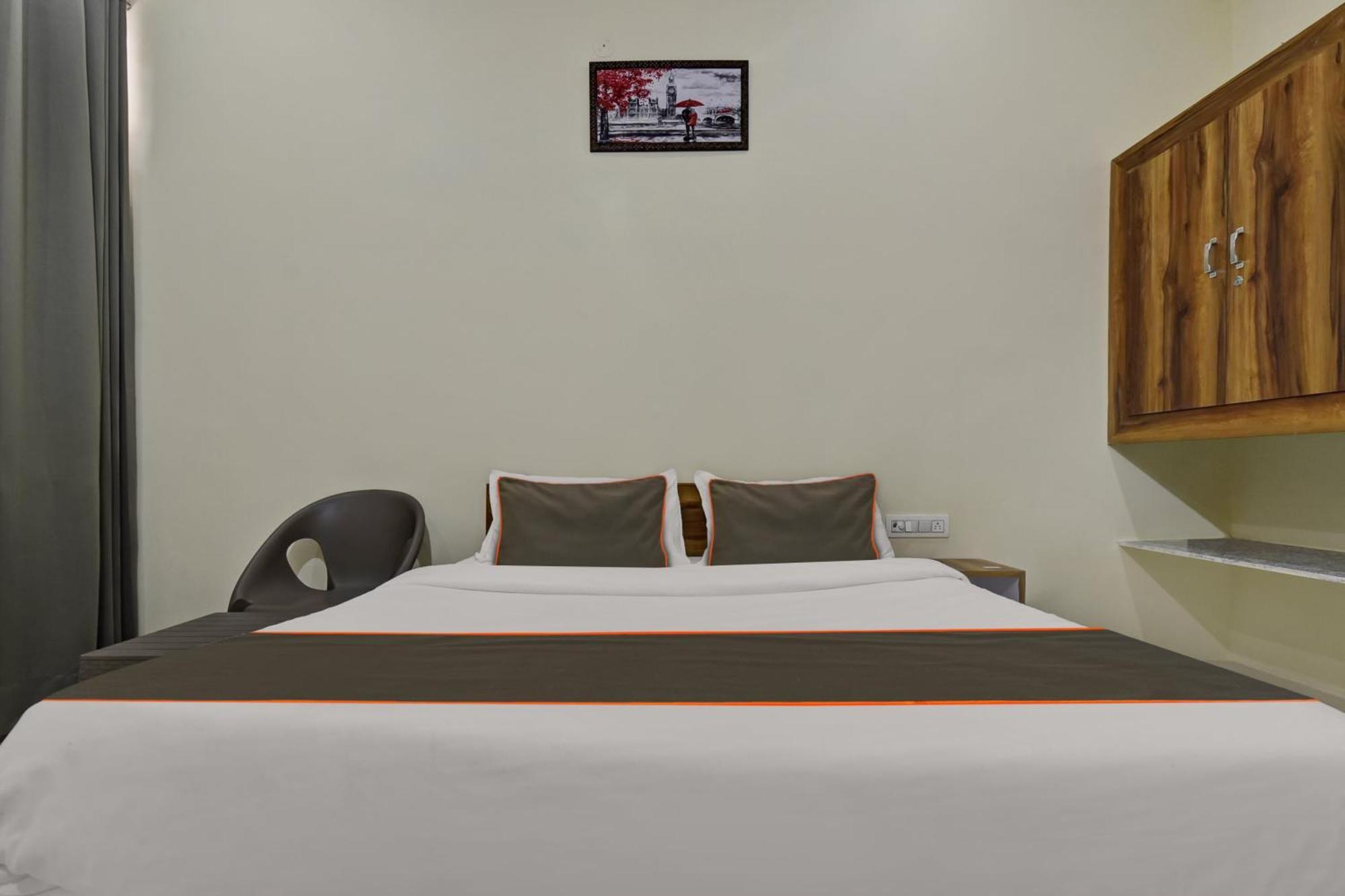 Hotel Oyo 82116 24a 7 Living Jaipur