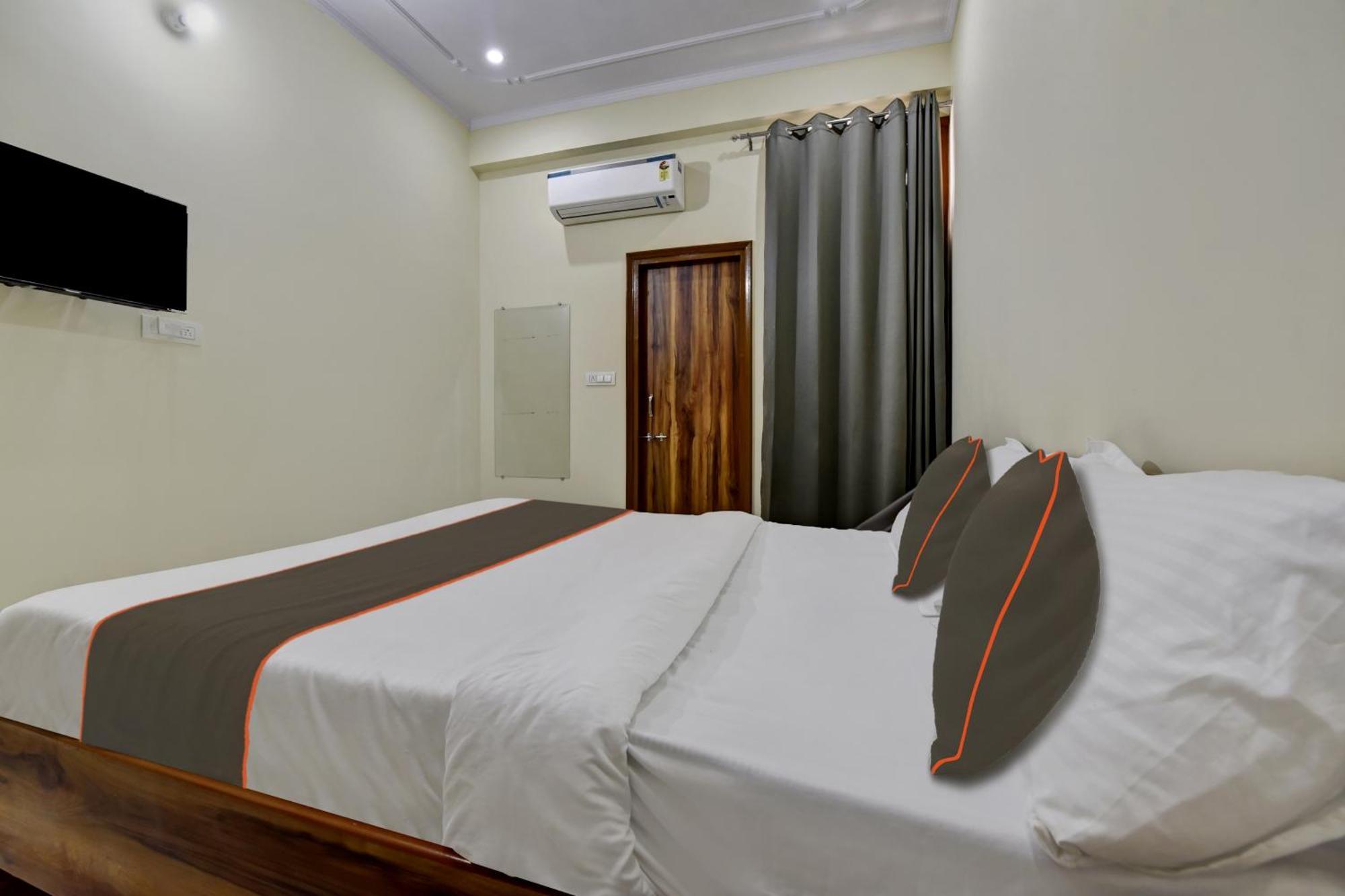 Oyo 82116 24a 7 Living Jaipur