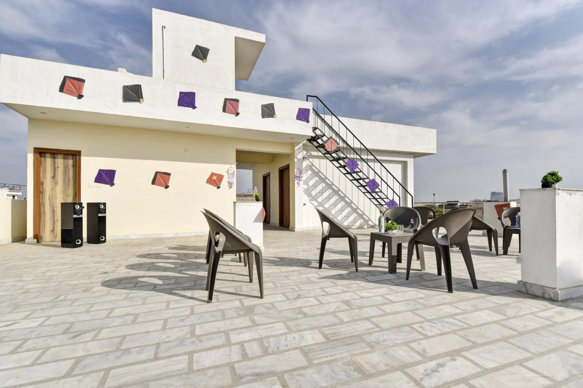 Oyo 82116 24a 7 Living 3*