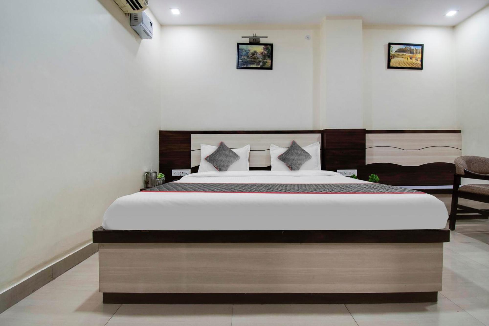 Capital O Pink Peral Hotel Jaipur