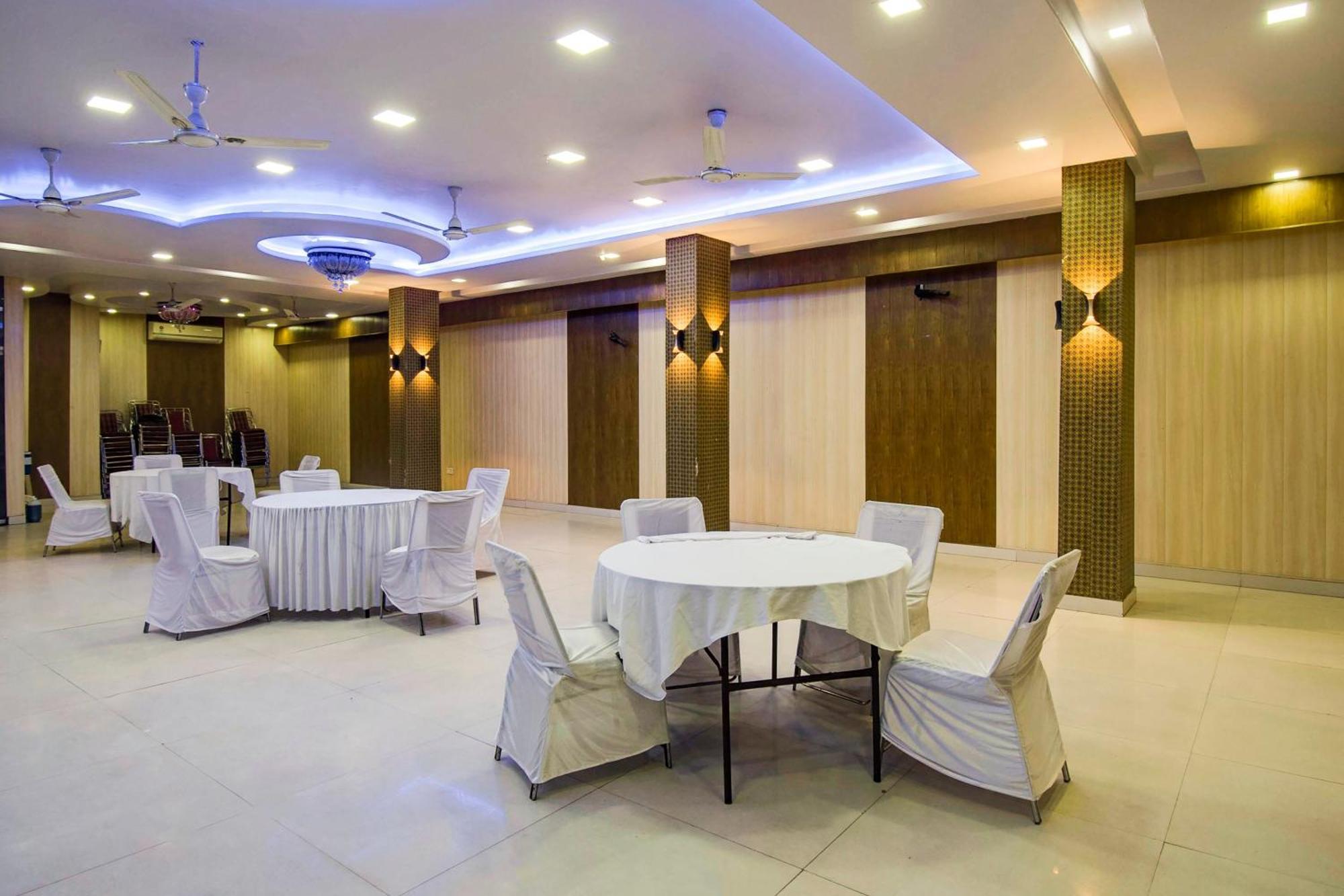 Capital O Pink Peral Hotel