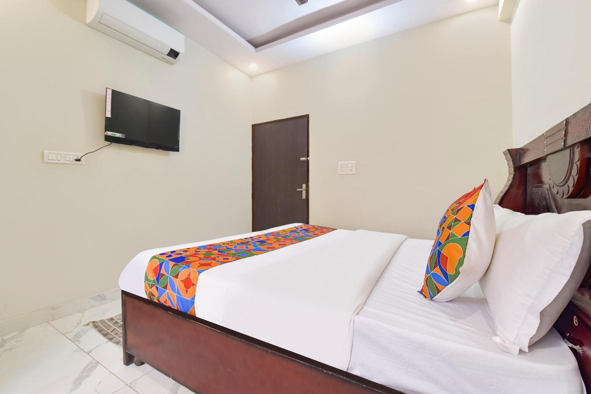 Hotel Fabhotel Bungalow 14 3*
