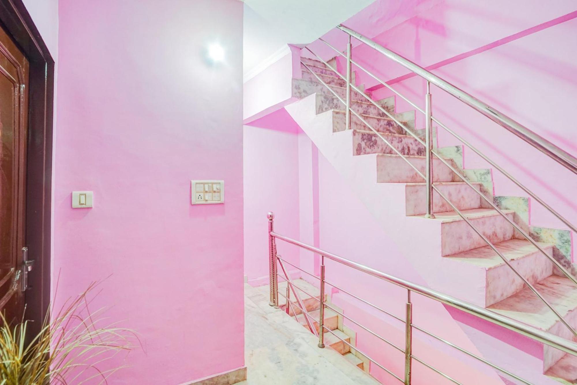 O Pink Palace 3*