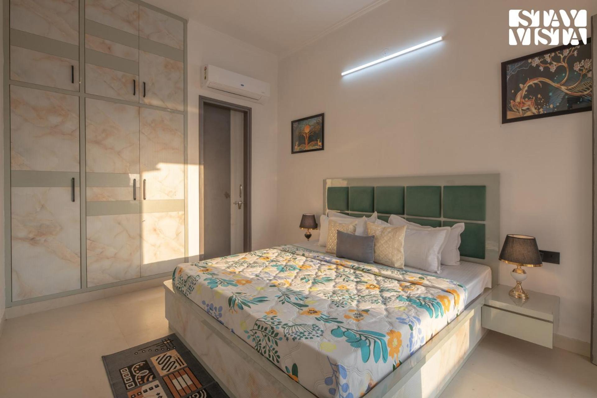 Villa Stayvista At Pinkal Farms With Pool, Lawn, Wi-fi *