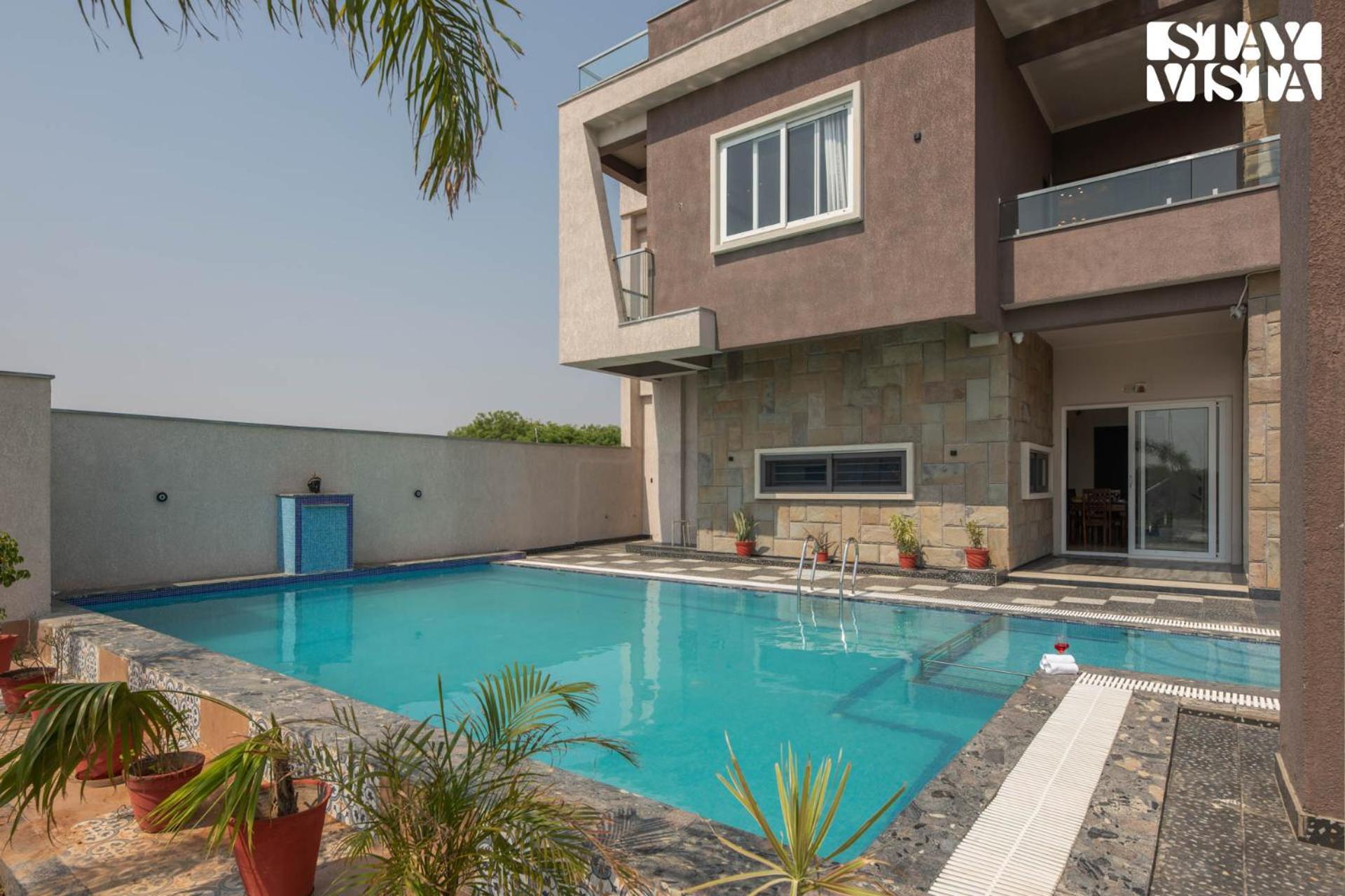 Villa Stayvista At Pinkal Farms With Pool, Lawn, Wi-fi Jaipur