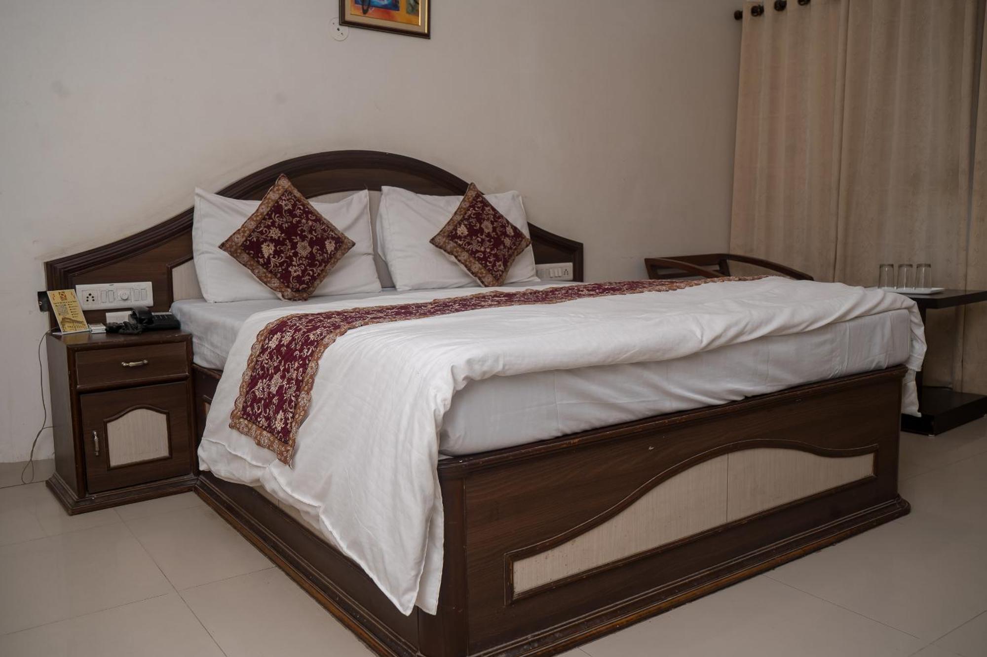 Ruby Hotel 3*