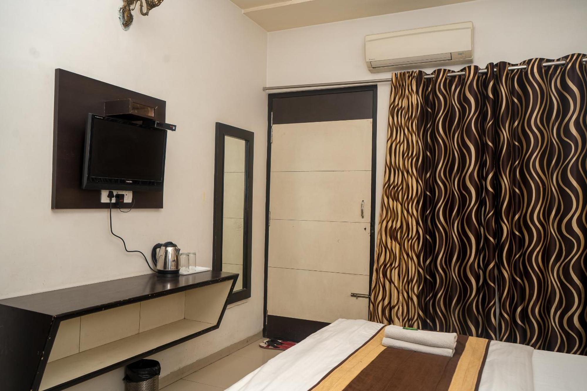 Ruby Hotel 3*