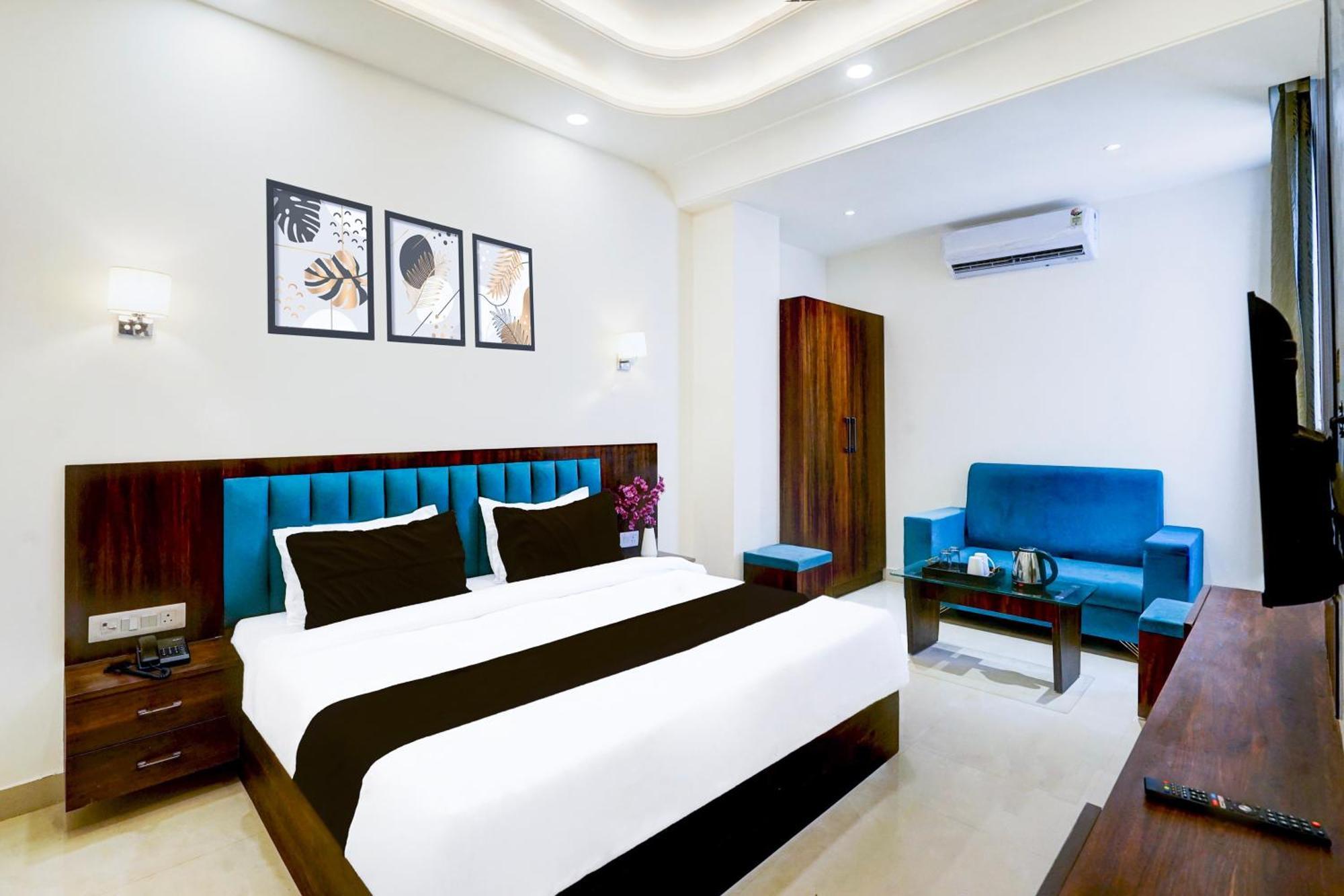 Collection O Golden Sapphire Hotel 4*