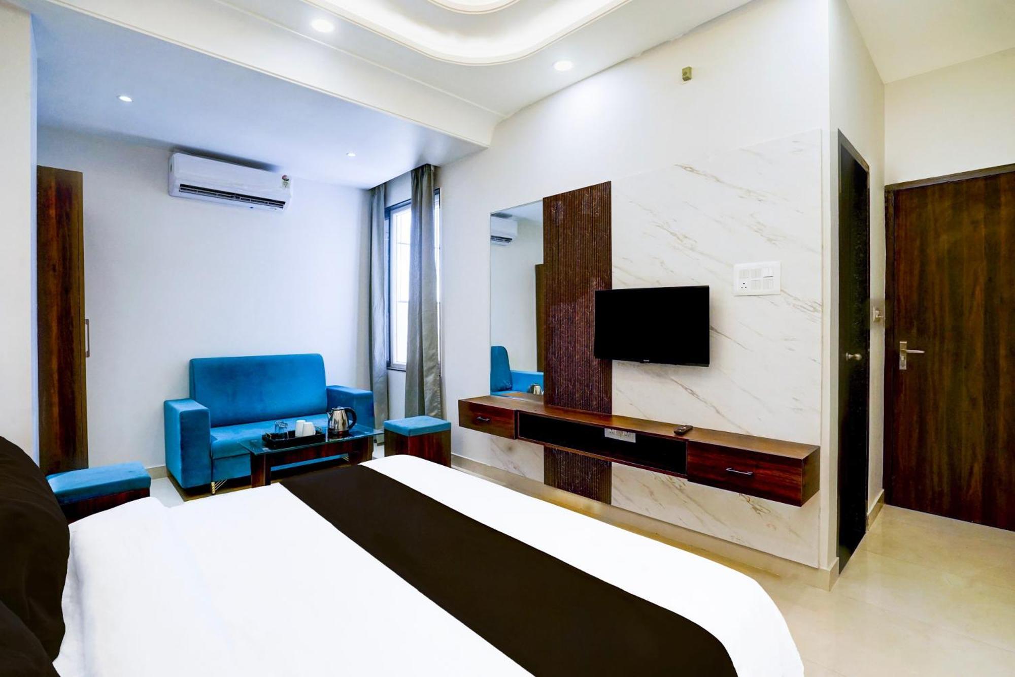 Collection O Golden Sapphire Hotel Jaipur