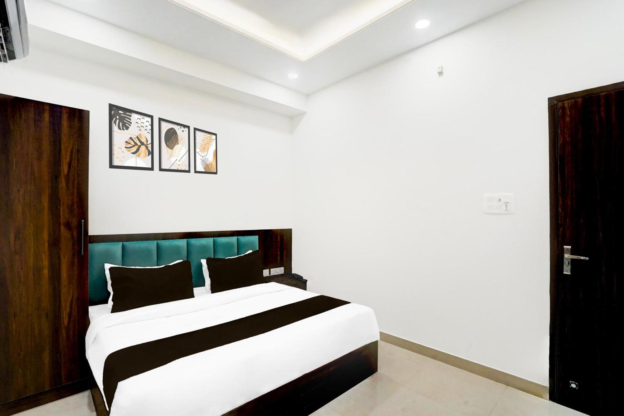 Hotel Collection O Golden Sapphire Jaipur
