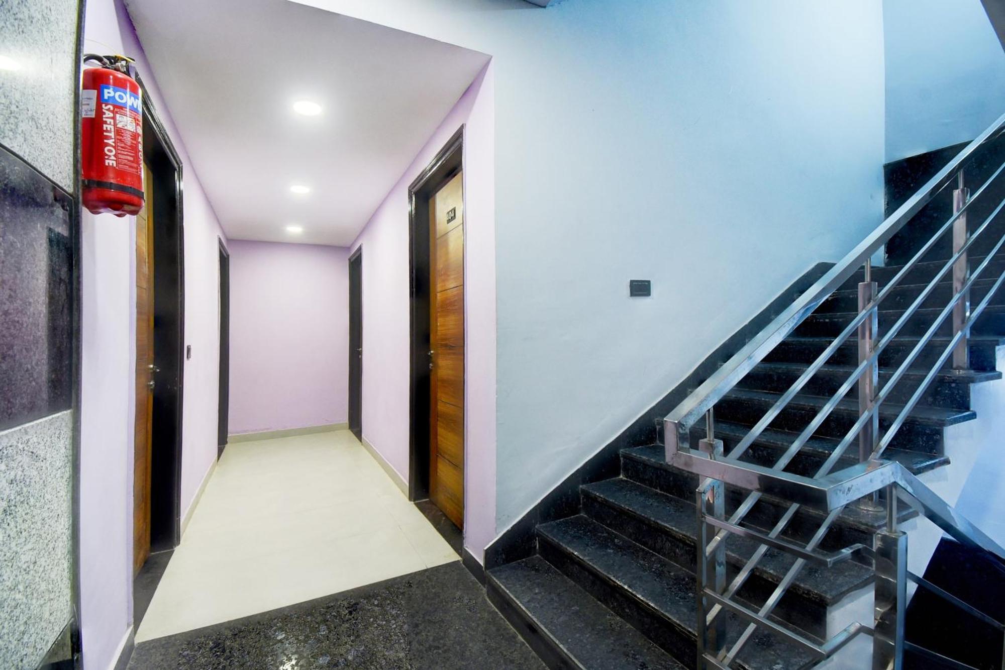 Fabhotel Pink Palace Hotel 3*