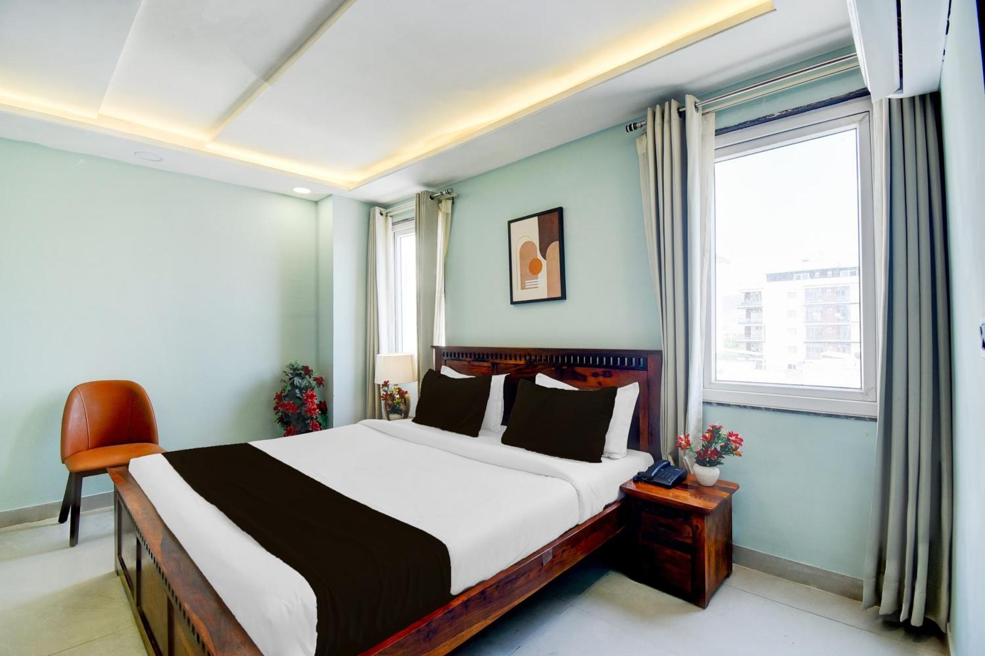 Fabhotel Pink Palace Hotel