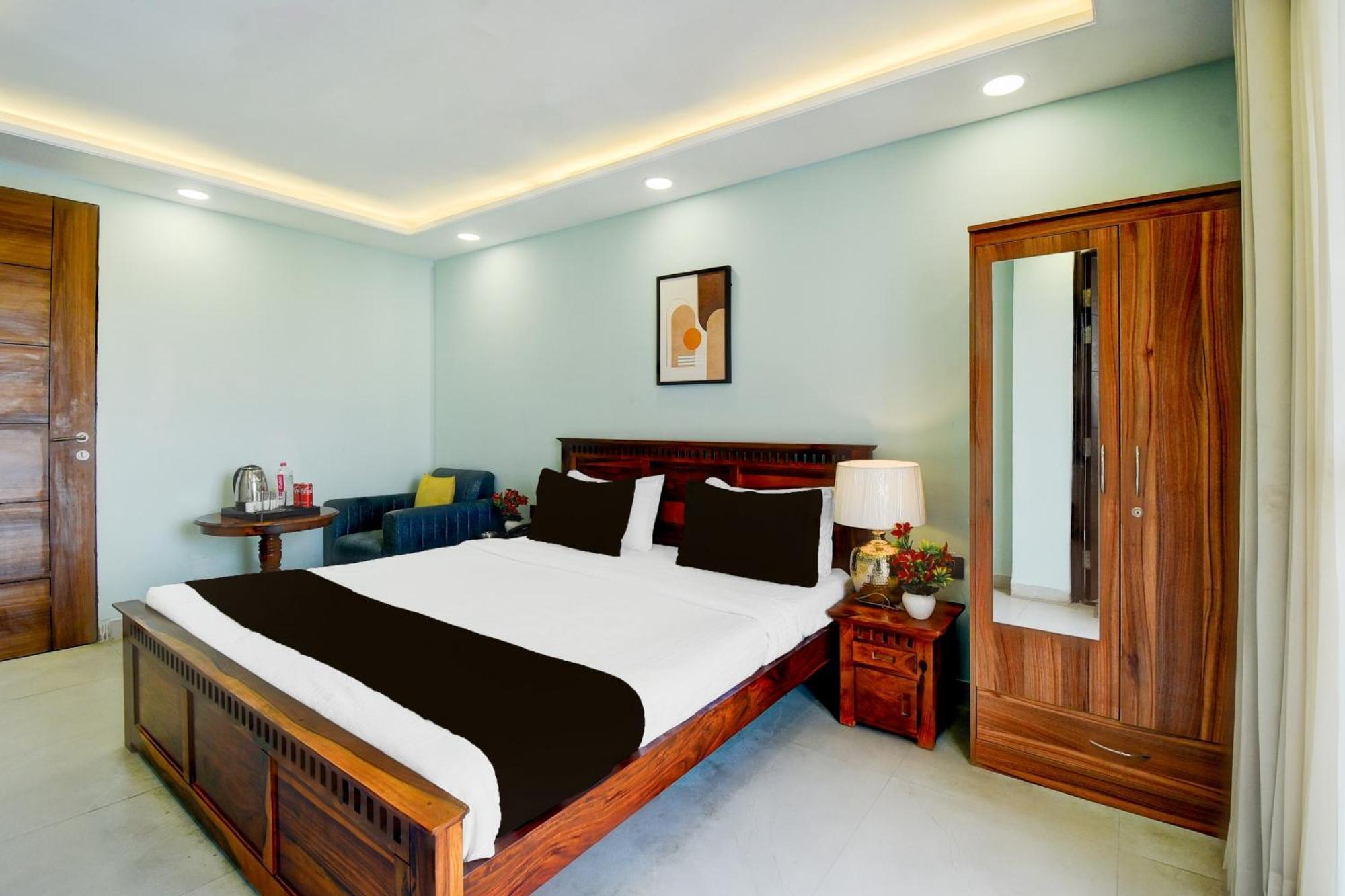 Fabhotel Pink Palace Hotel 3*