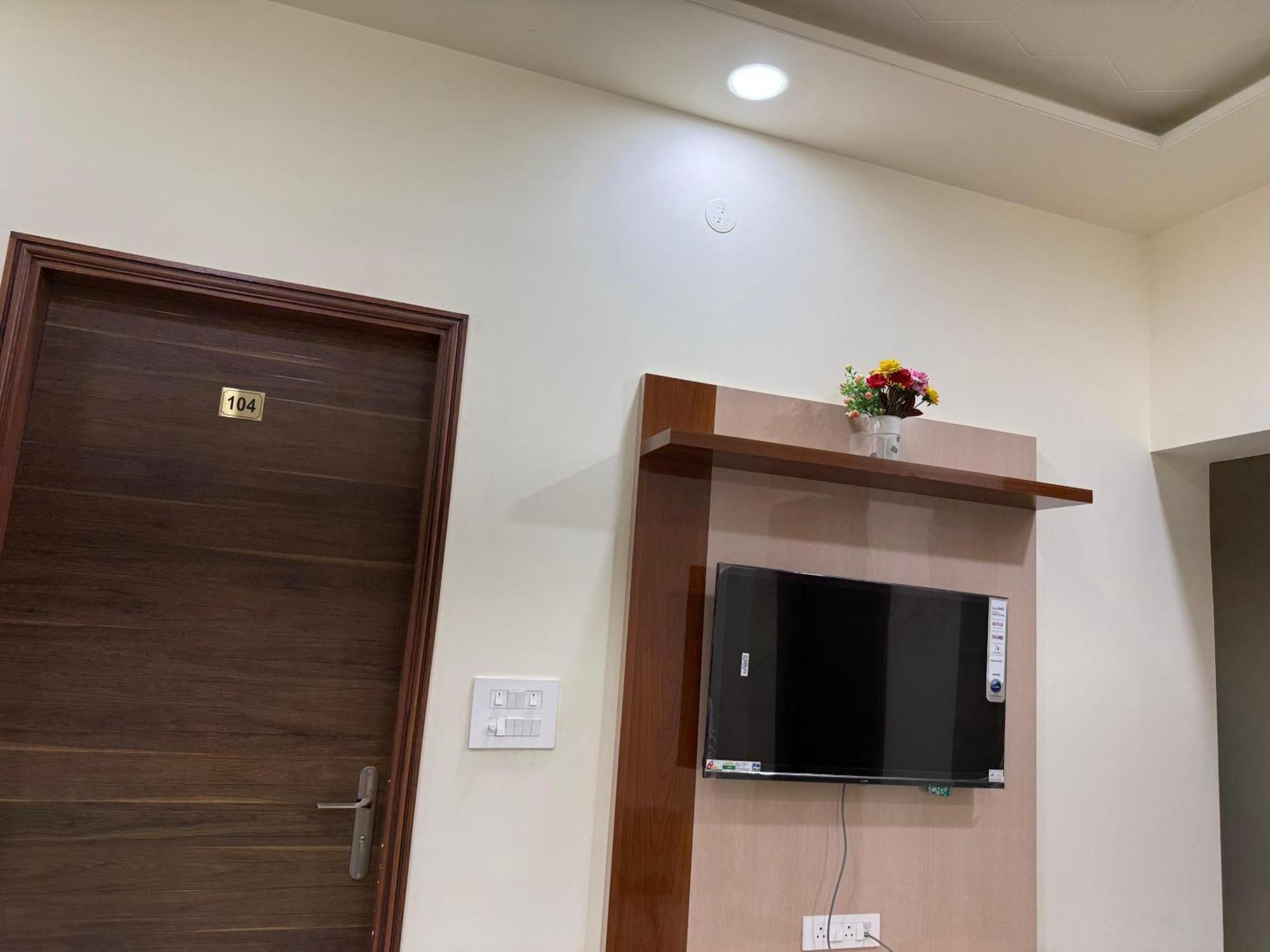Abhinandan Hotel