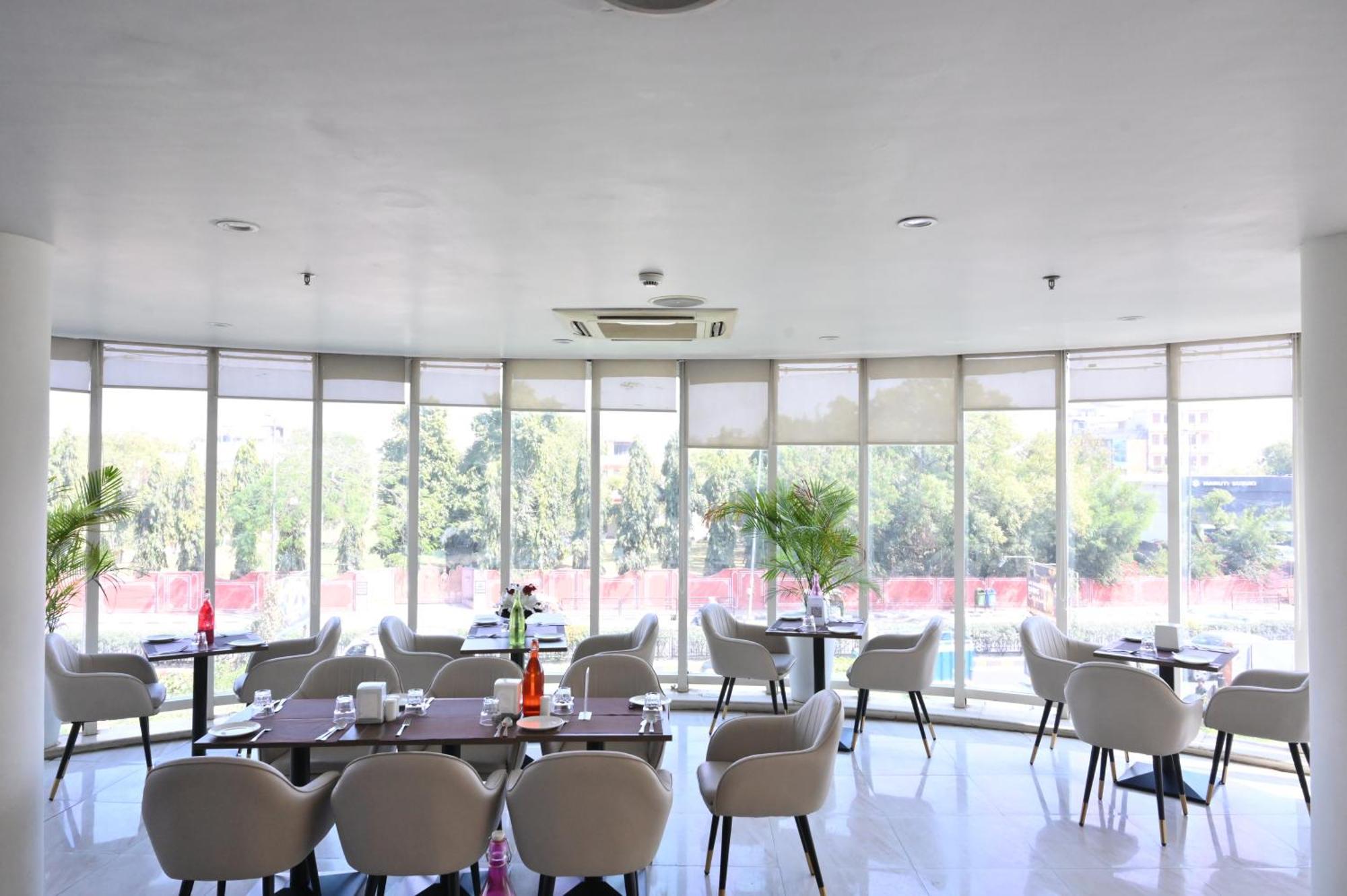 Hotel The Theme, 3*