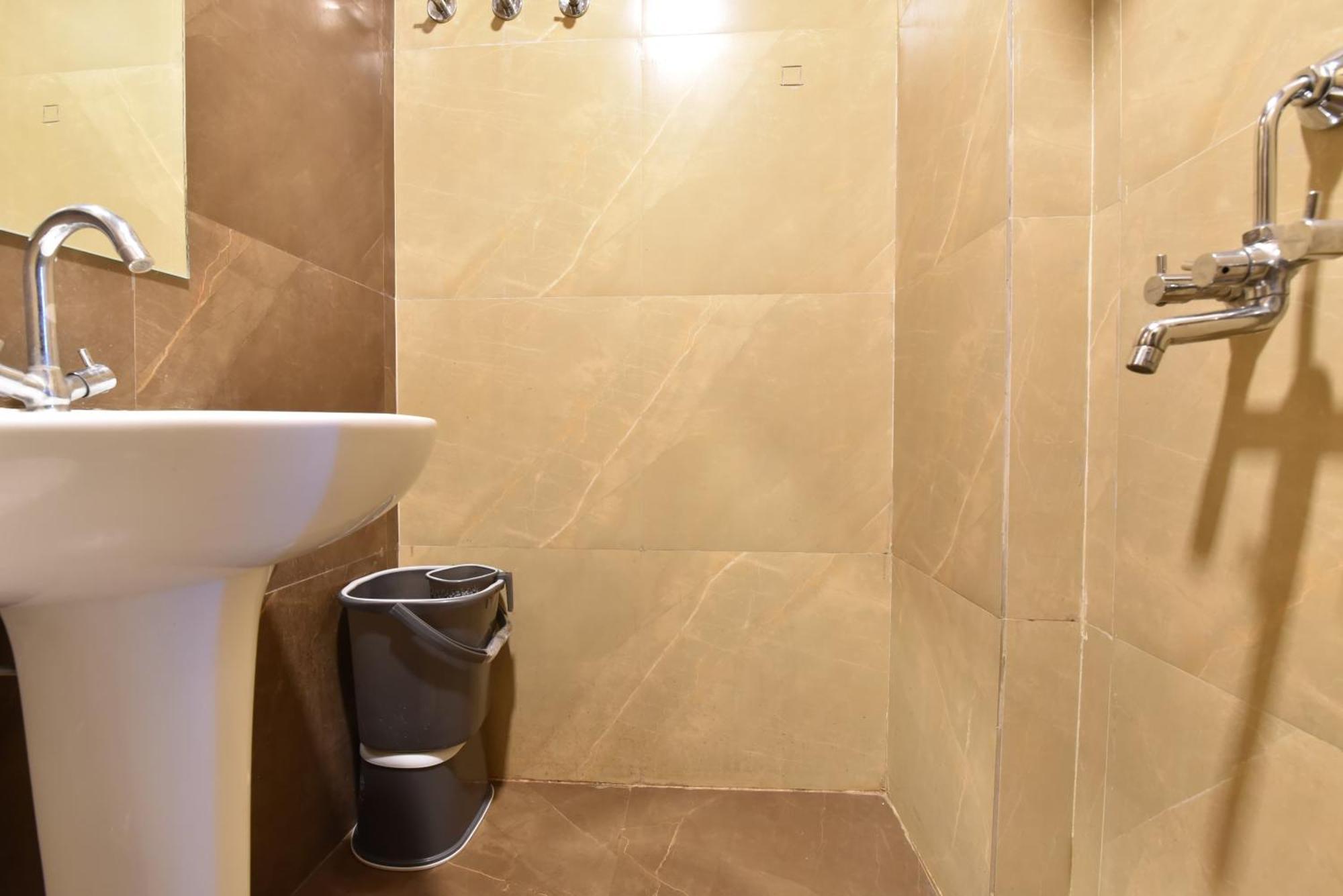 Kailash Hotel 3*