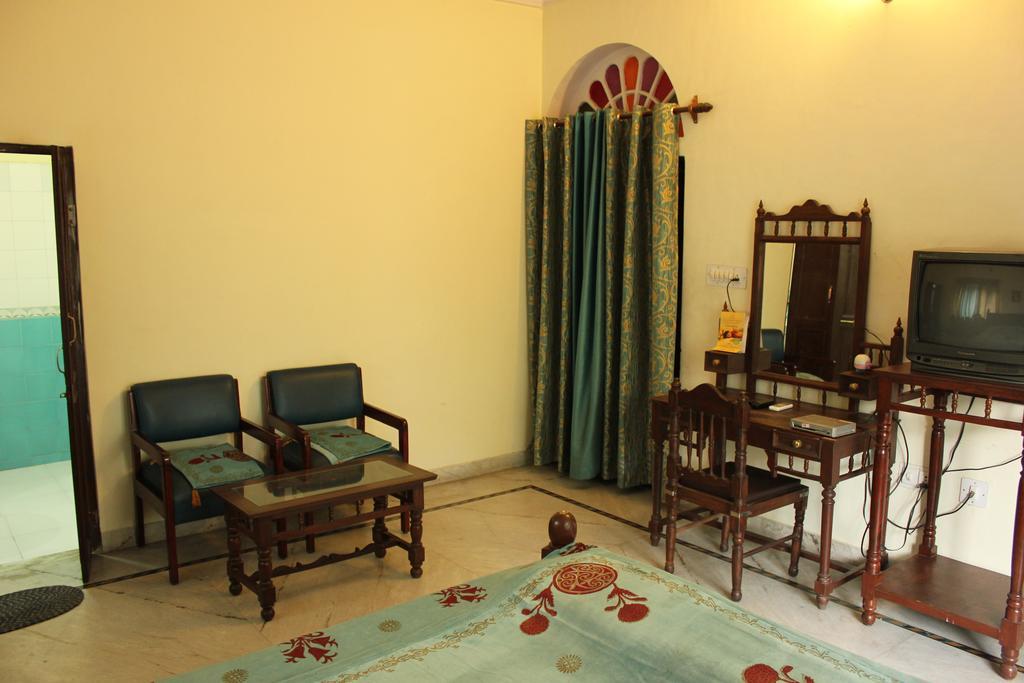 Janak Palace 2*