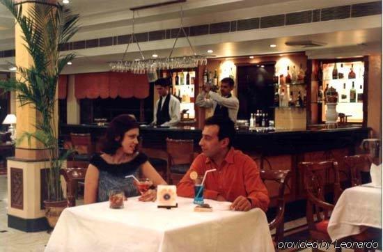 Hotel V Sarovar Portico Mi Road 4*