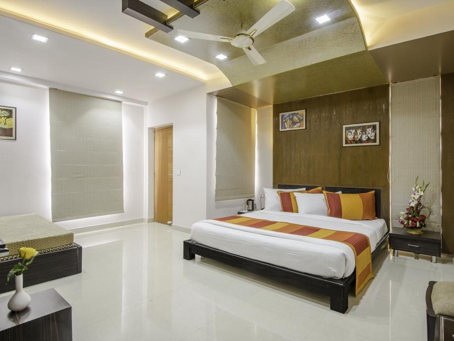 Hotel Yash Regency 3*