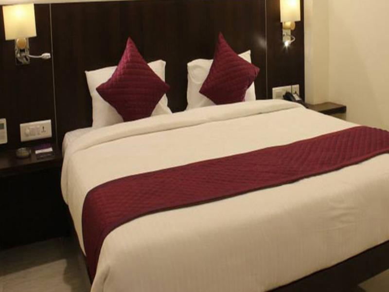 Hotel Fabhotel Radiant Star Lalkothi