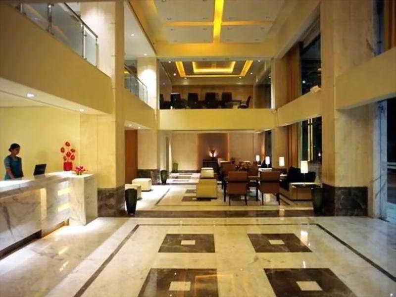 Hotel Lemon Tree Premier,