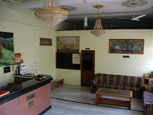 Hotel Surbhi Palace 2*