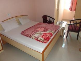 Tarun Hotel