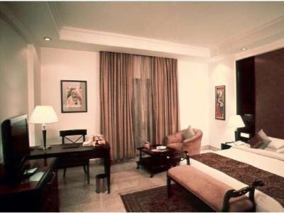 Hotel V Sarovar Portico Mi Road
