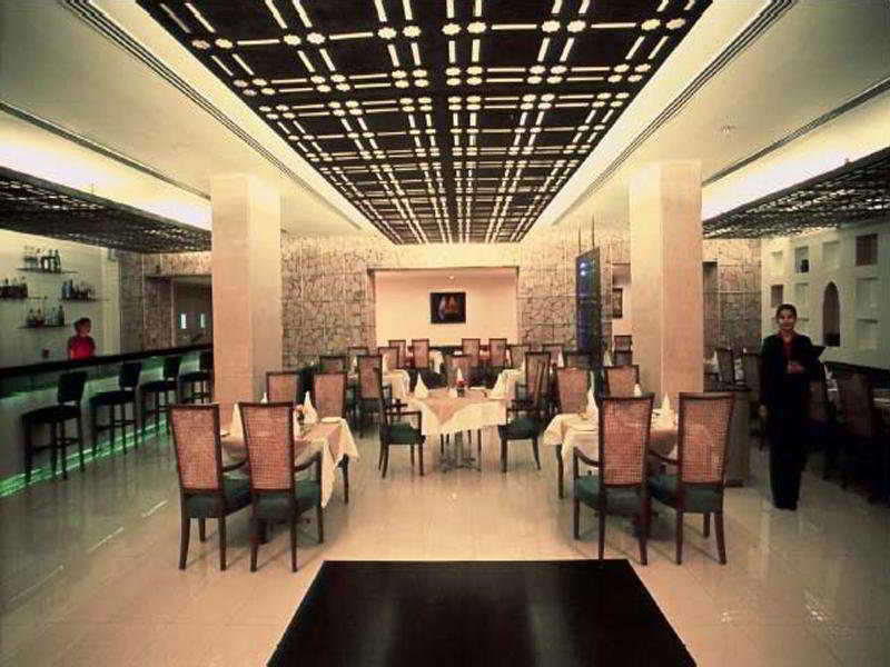 V Sarovar Portico Mi Road Hotel