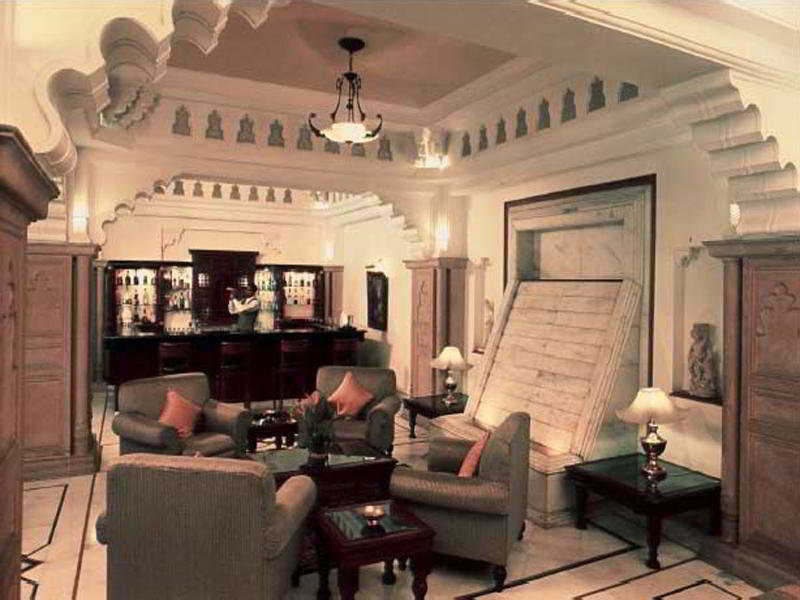 V Sarovar Portico Mi Road Hotel