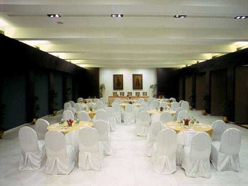 Hotel V Sarovar Portico Mi Road Jaipur
