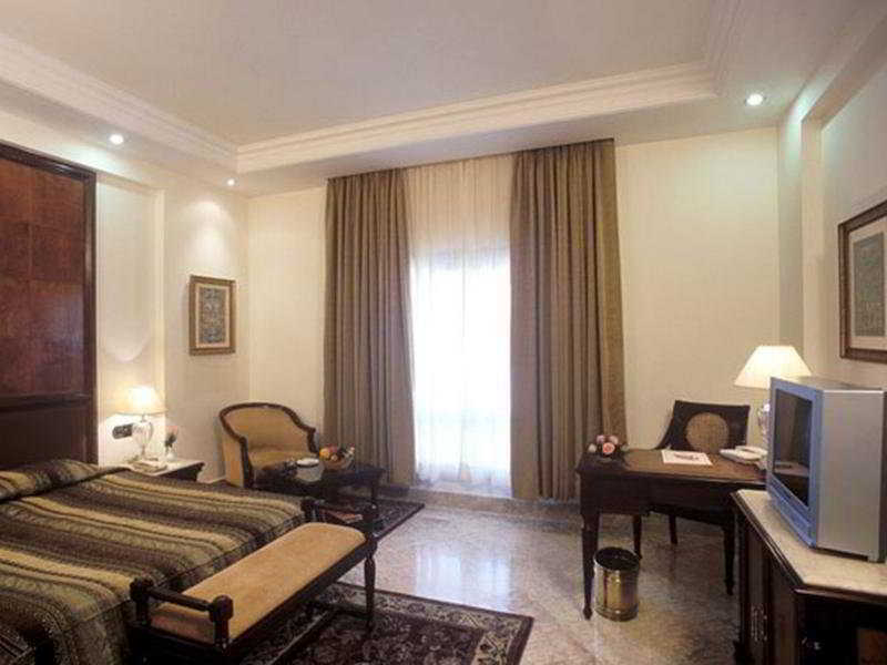 Hotel V Sarovar Portico Mi Road Jaipur