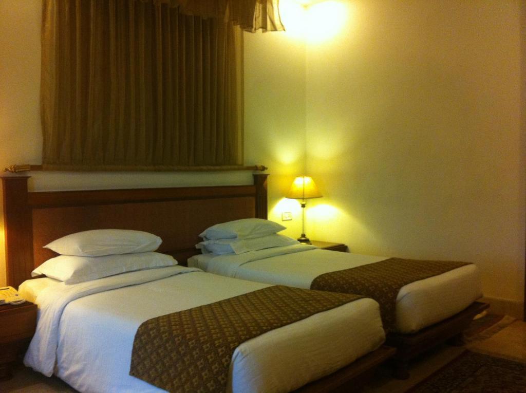 Hotel V Sarovar Portico Mi Road Jaipur