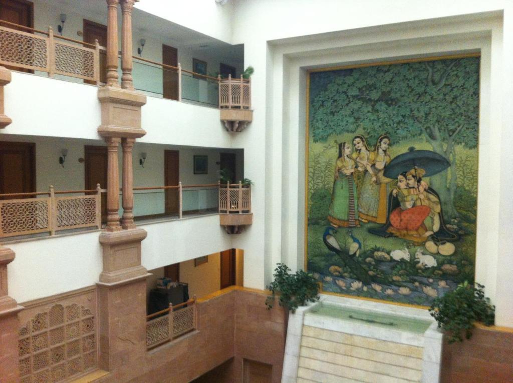 V Sarovar Portico Mi Road Hotel