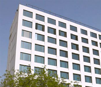 Ramada By Wyndham North Hotel
