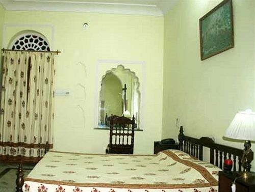 Janak Palace 2*