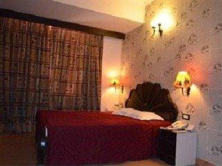 Maharani Plaza Hotel 3*