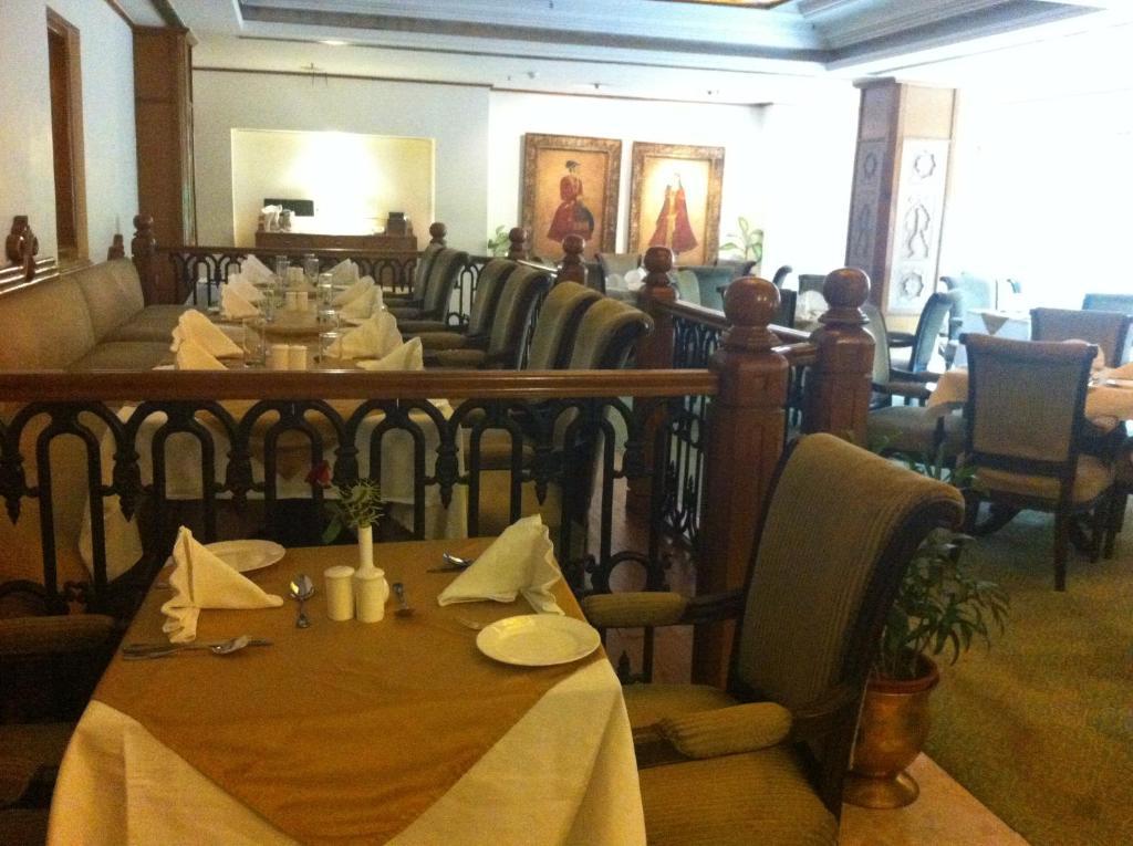 V Sarovar Portico Mi Road Hotel Jaipur