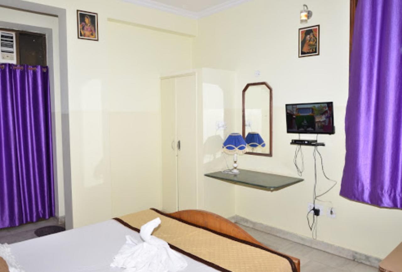 Padmini Palace 2*