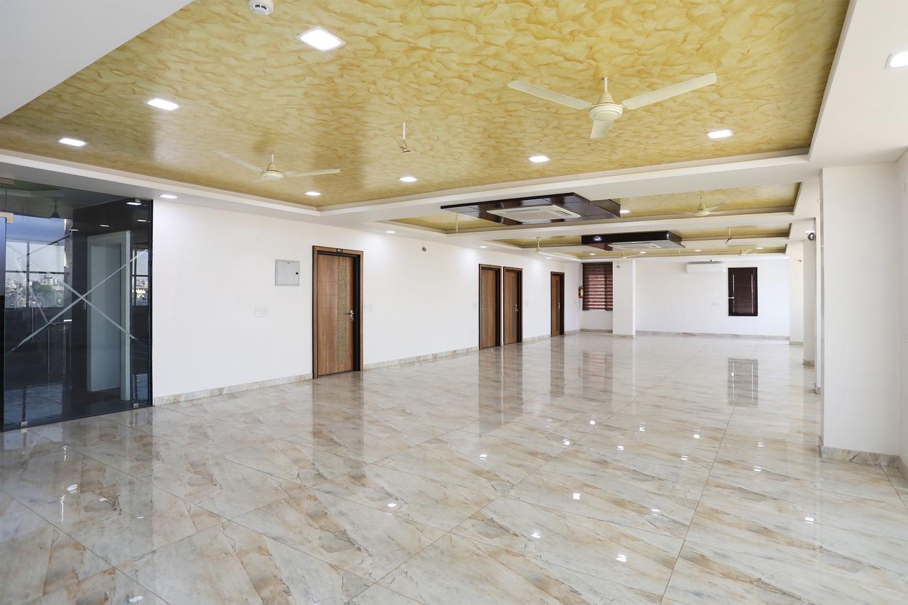 Oyo 10191 Vinayak Hotel 3*