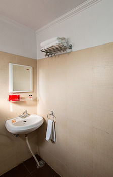 Hotel Oyo Rooms Sindhi Camp Metro Station 2