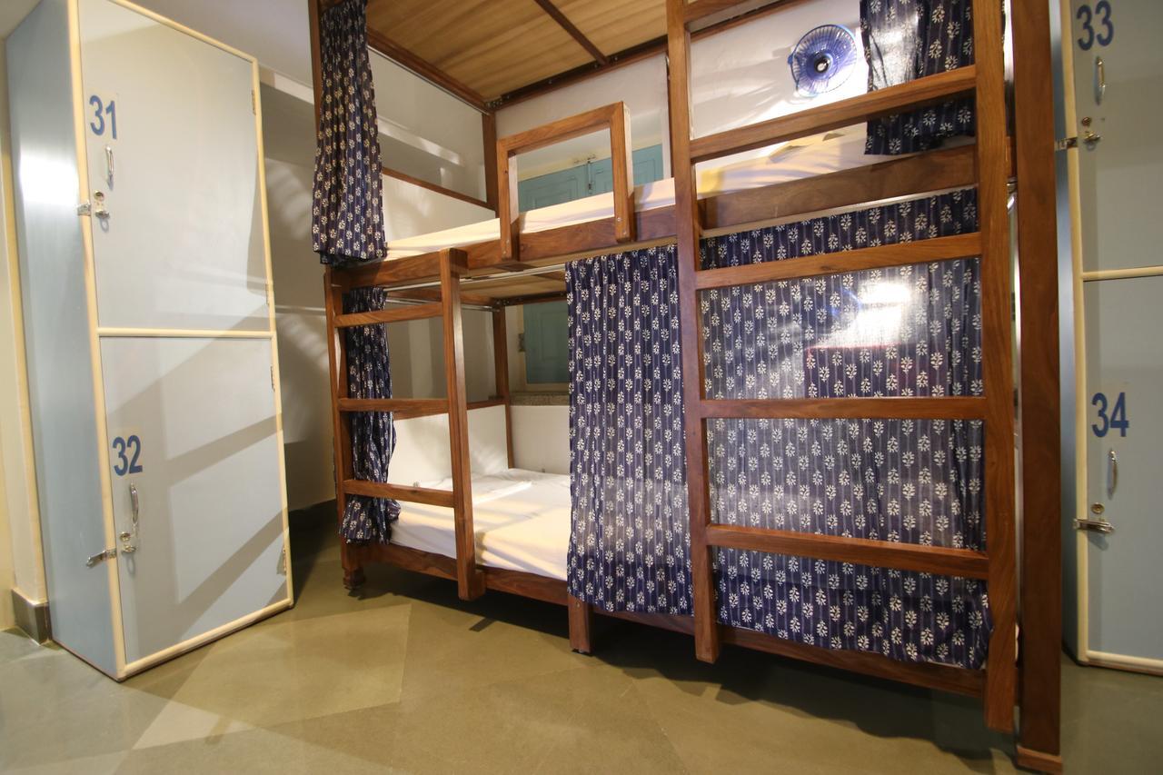 Jantar Hostel