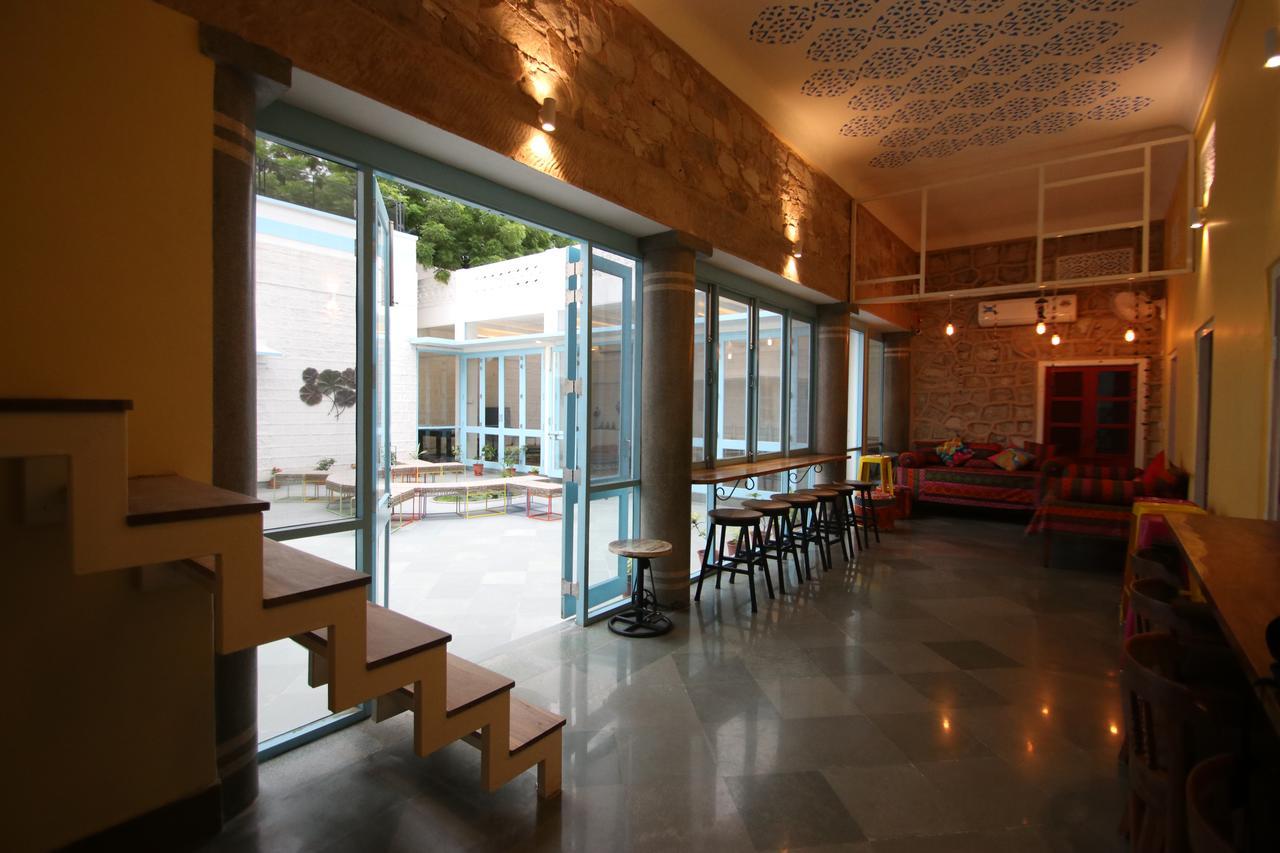 Jantar Hostel