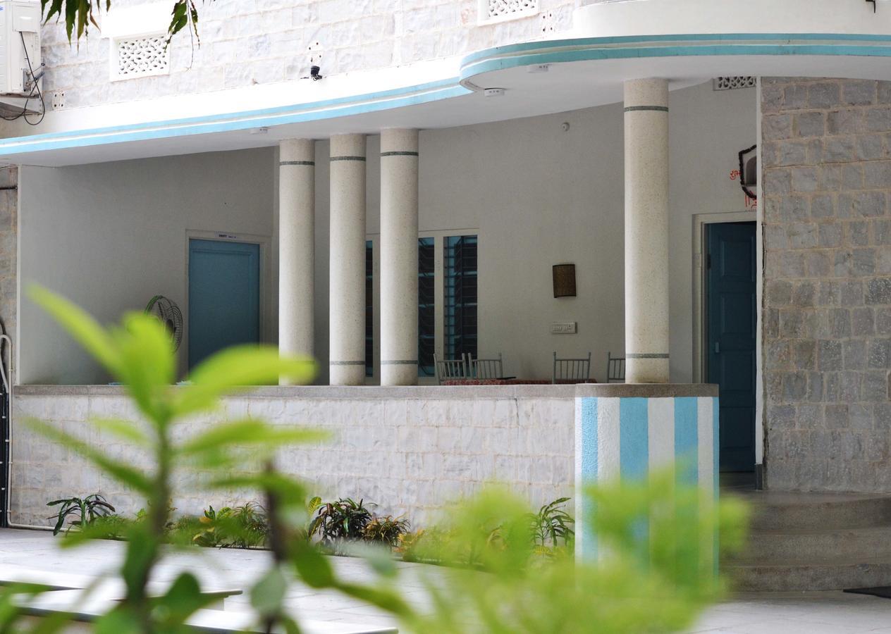 Jantar Hostel *